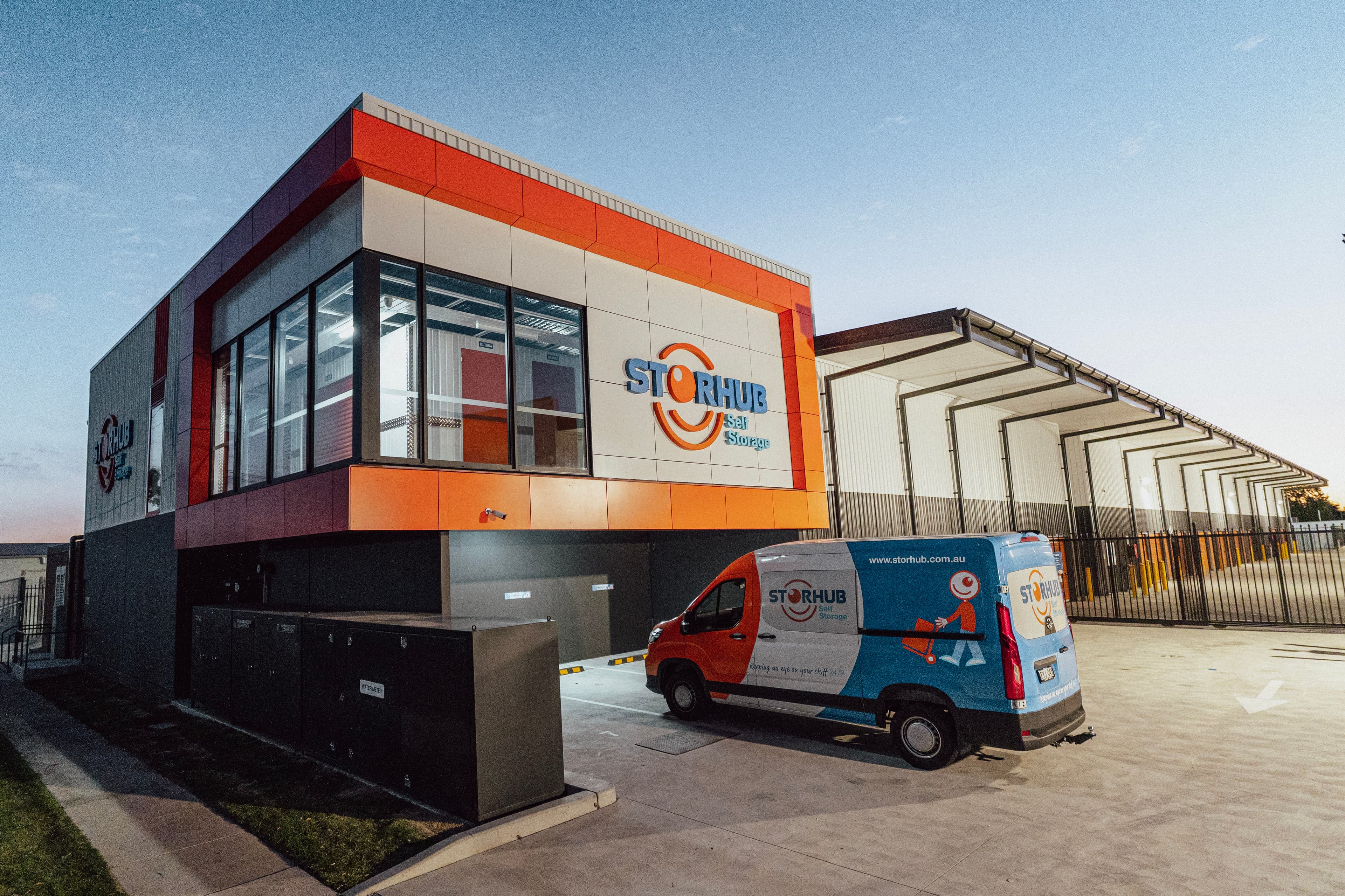 StorHub-Fyshwick-Self-storage-van
