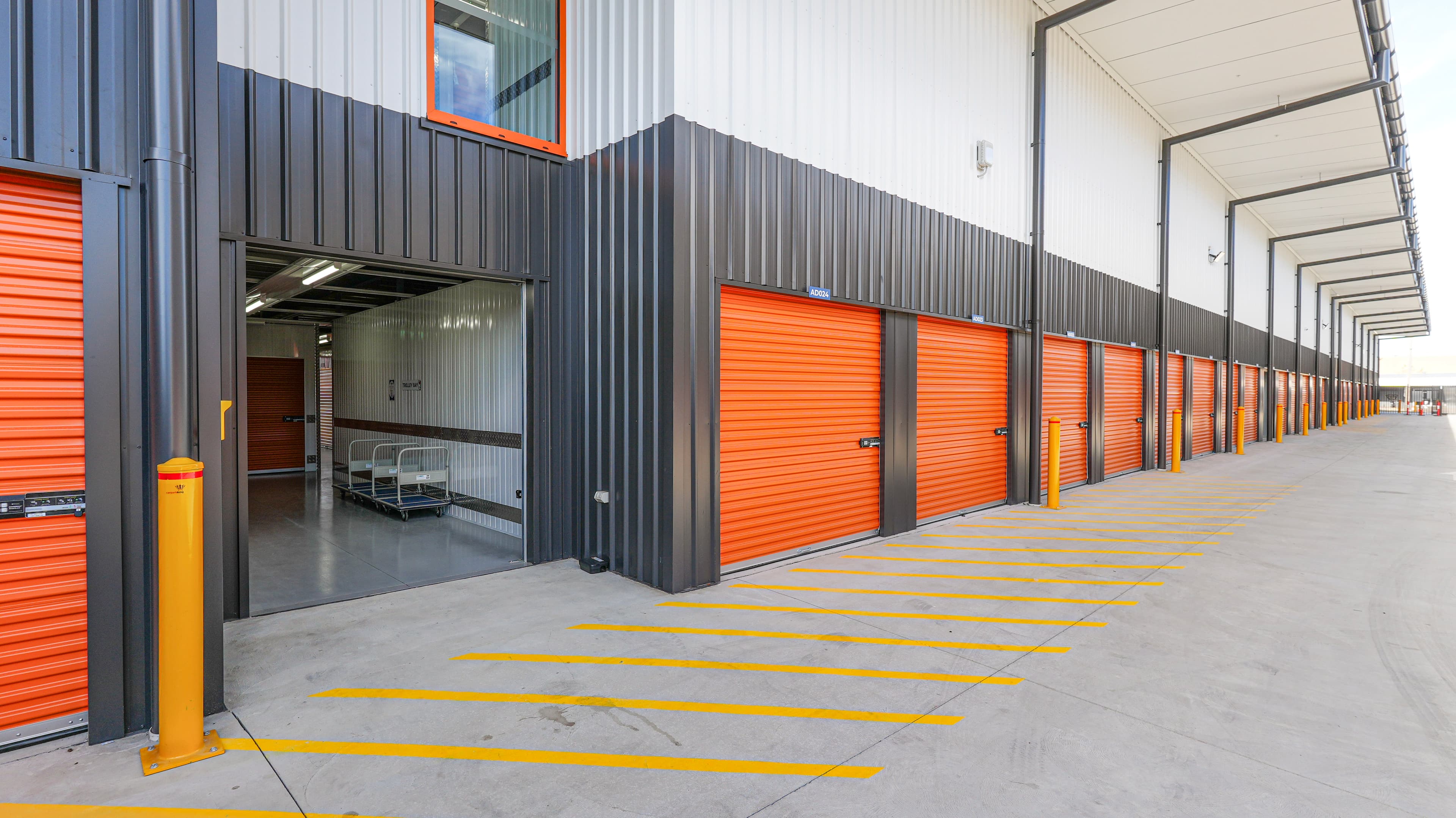 StorHub-Fyshwick-Self-storage
