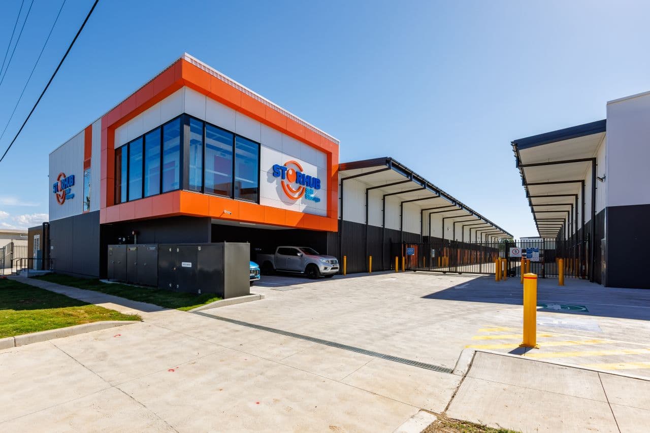 StorHub-Fyshwick-Self-storage0\2