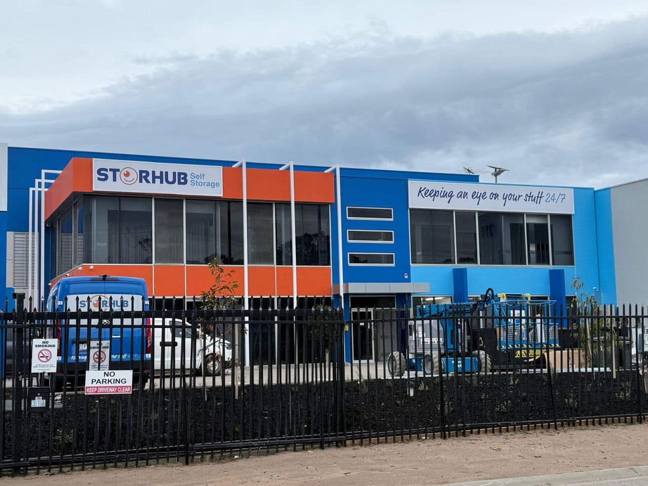 braeside-storhub-self-storage-24/7