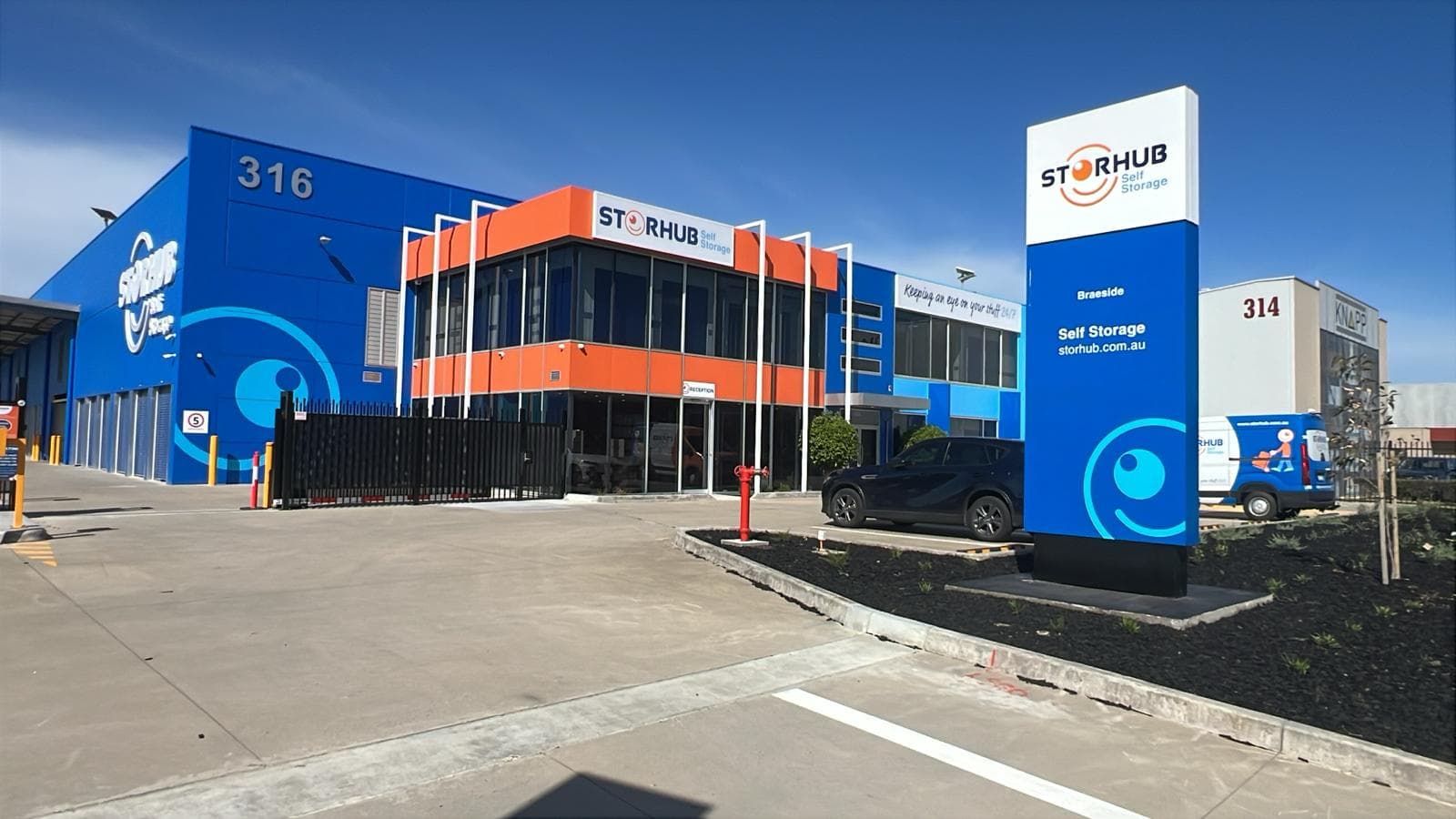 braeside-storhub-self-storage-24/7-reception