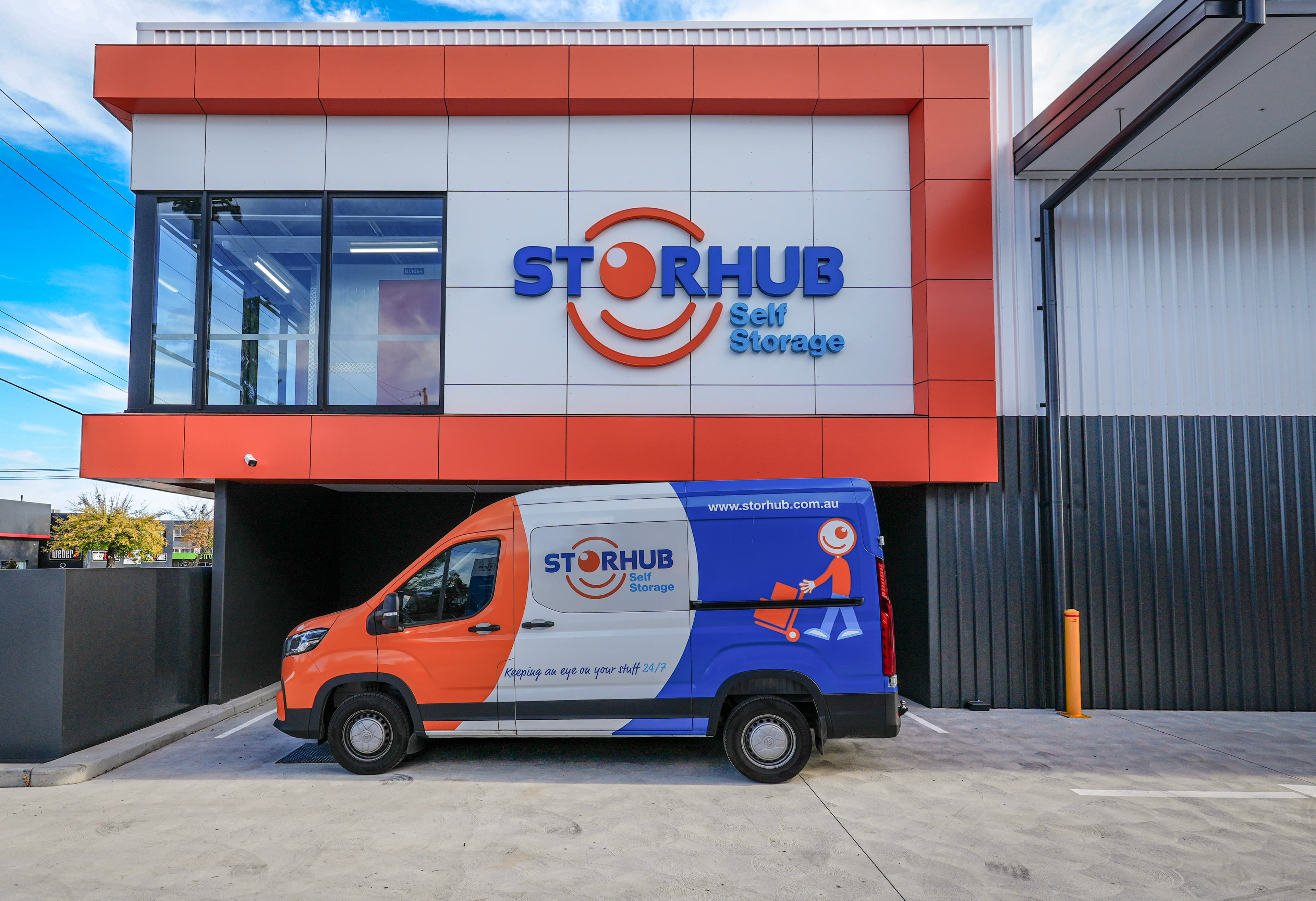 StorHub-Fyshwick-Self-storage-free-move-in-van