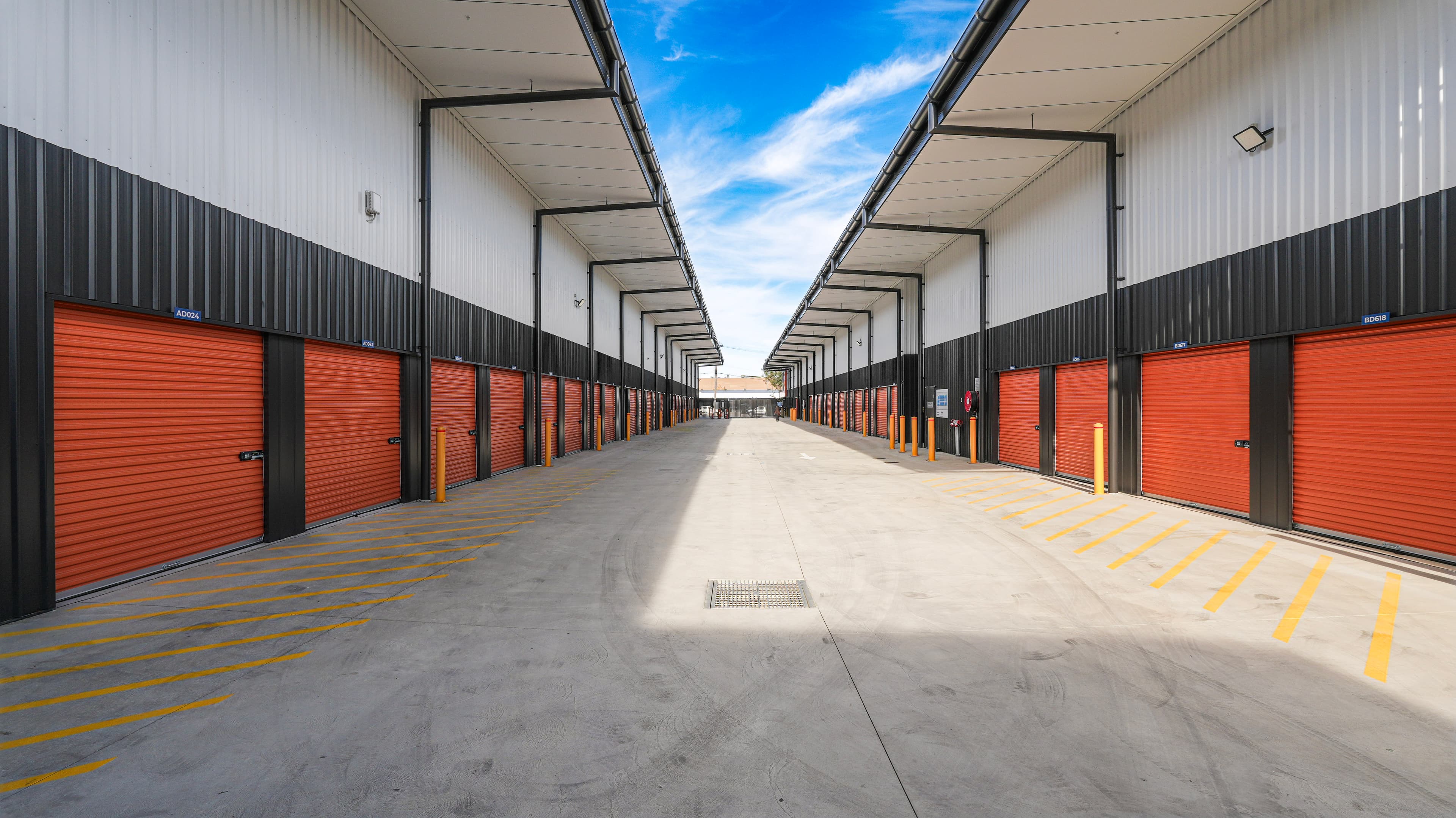 StorHub-Fyshwick-Self-storage-large-unit