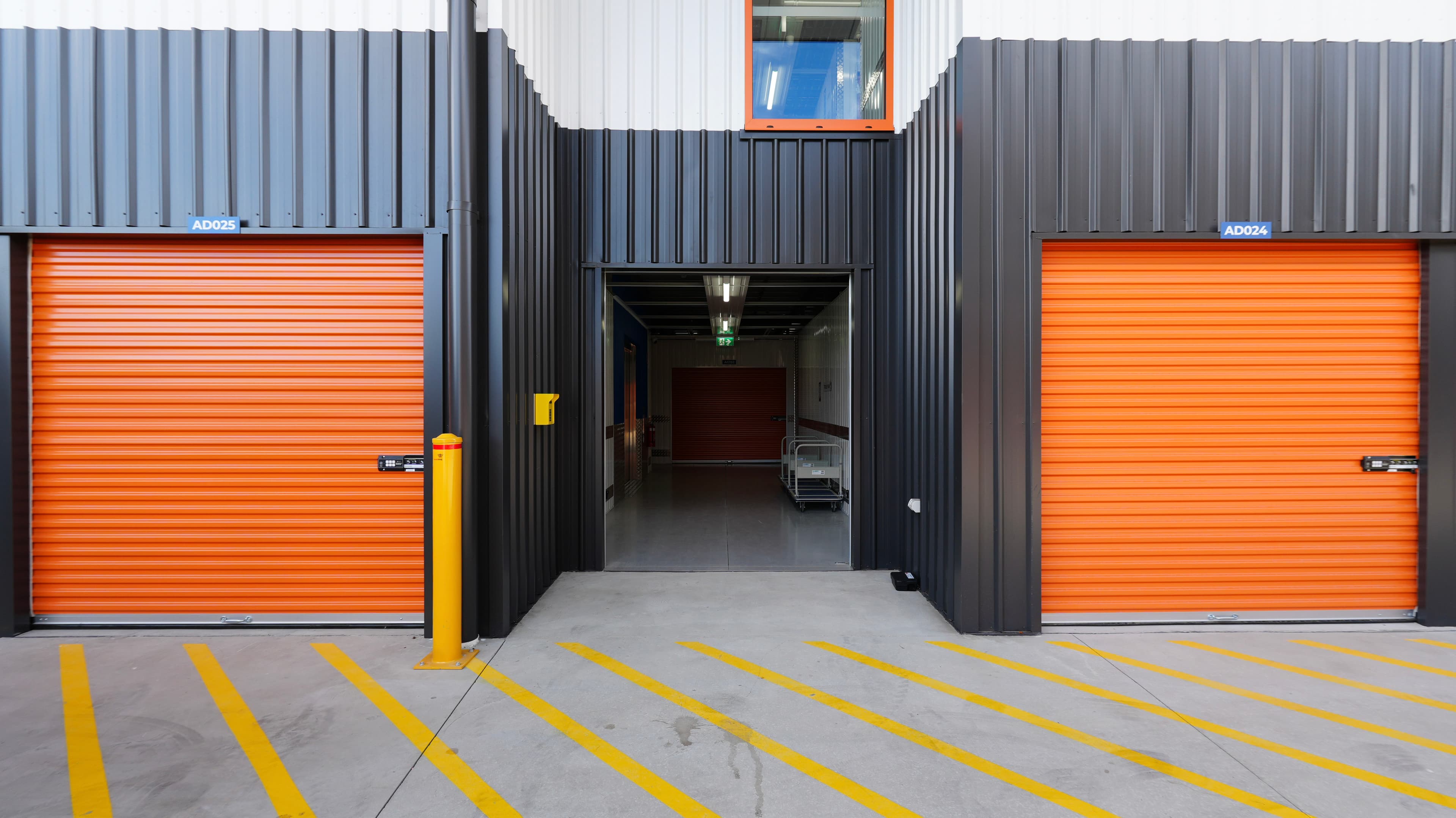 StorHub-Fyshwick-Self-storage-drive-up