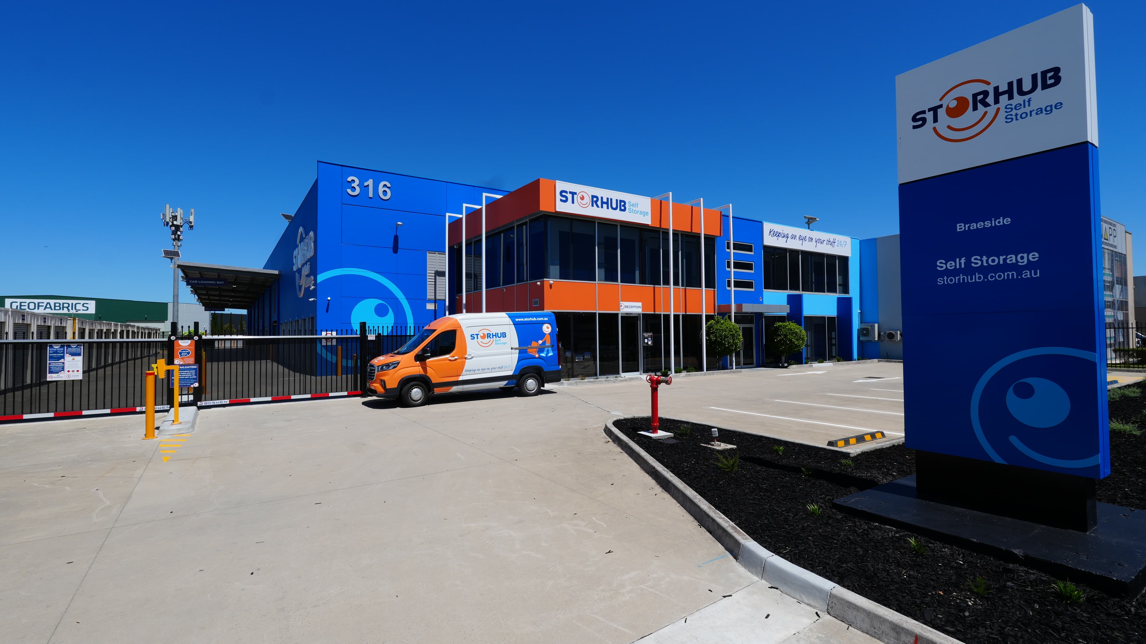 storhub-braeside-facility-entrance