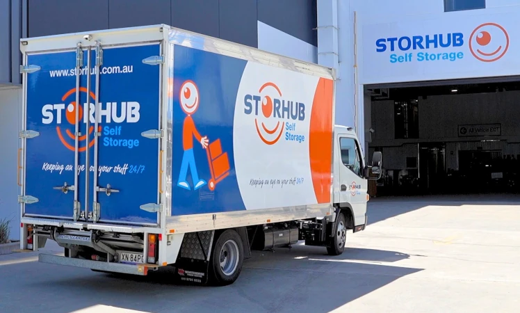 StorHub Truck going in drive through